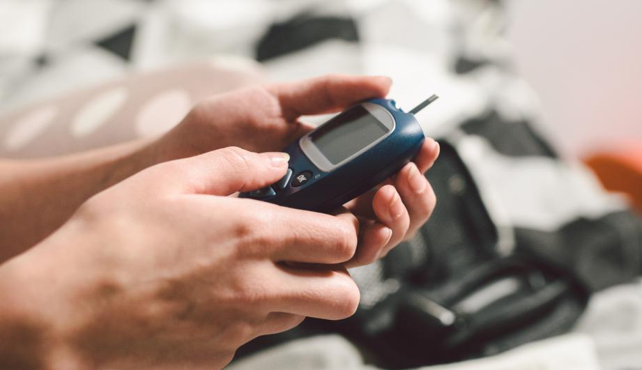 How To Monitor Blood Glucose Levels At Home Actofit